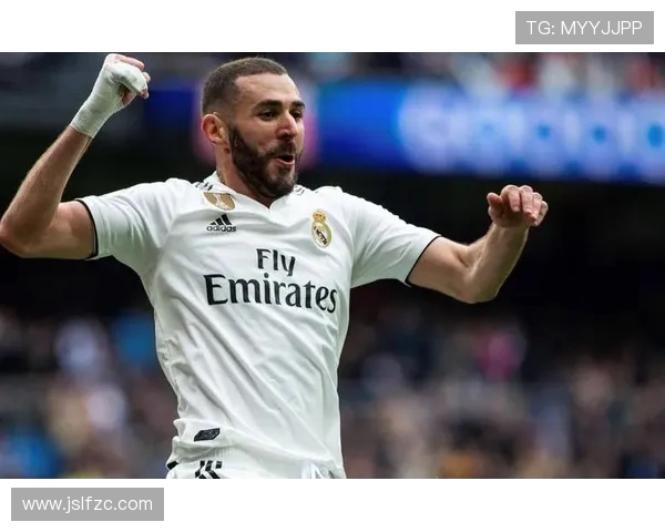 本泽马社交媒体发文庆祝新月大胜四球感谢球迷们的持续支持与热爱